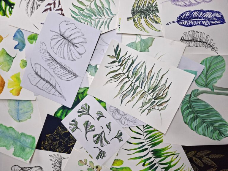 Painted artwork of different types of leaves from our Proposte collection workshops.
