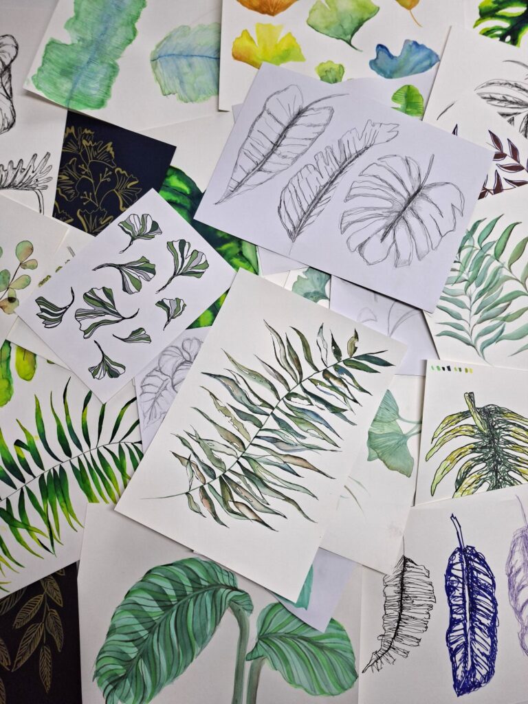 Painted artwork of different types of leaves from our Proposte collection workshops.